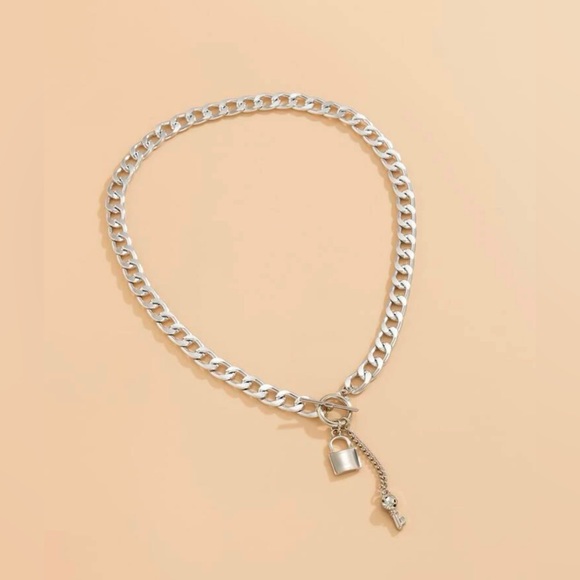 ❀ Rhinestone Silver Lock & Key Buckle Chainlink Necklace - Picture 2 of 3